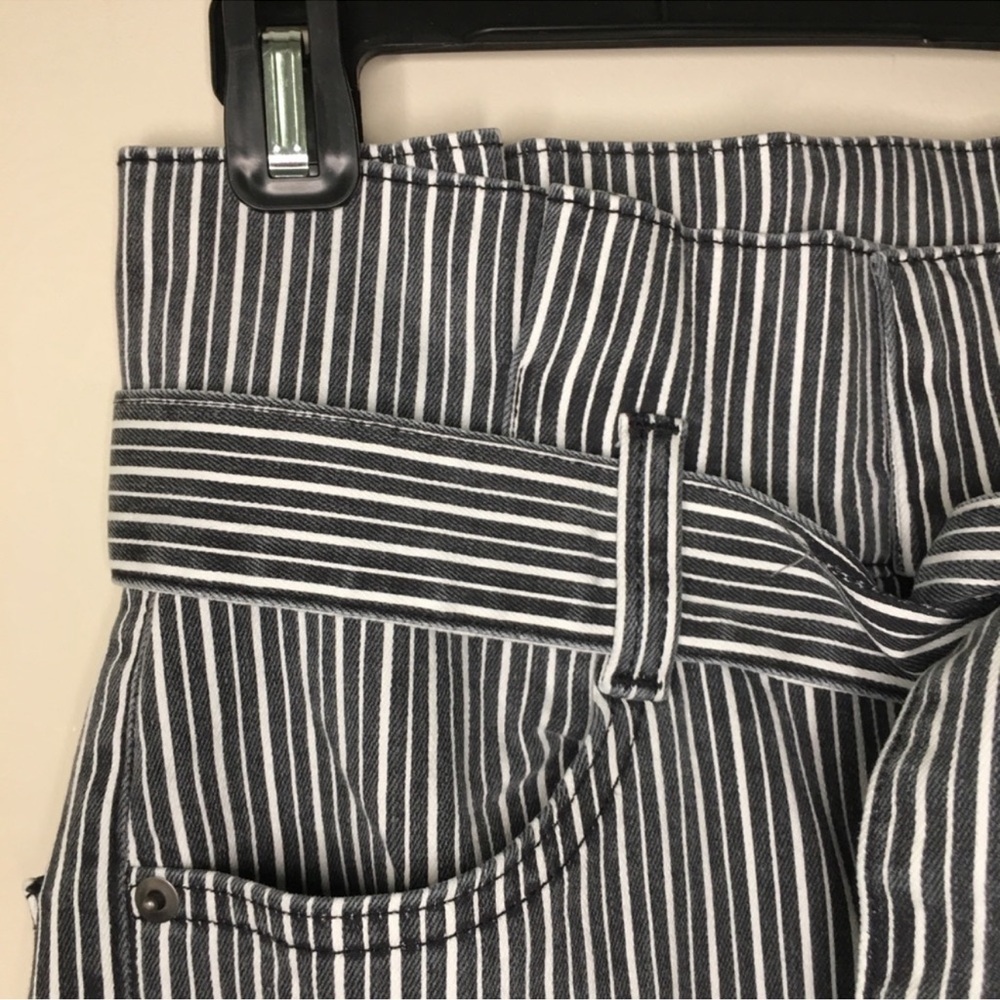 Frame Denim Pleated Pegged Jeans - Picture 8 of 12